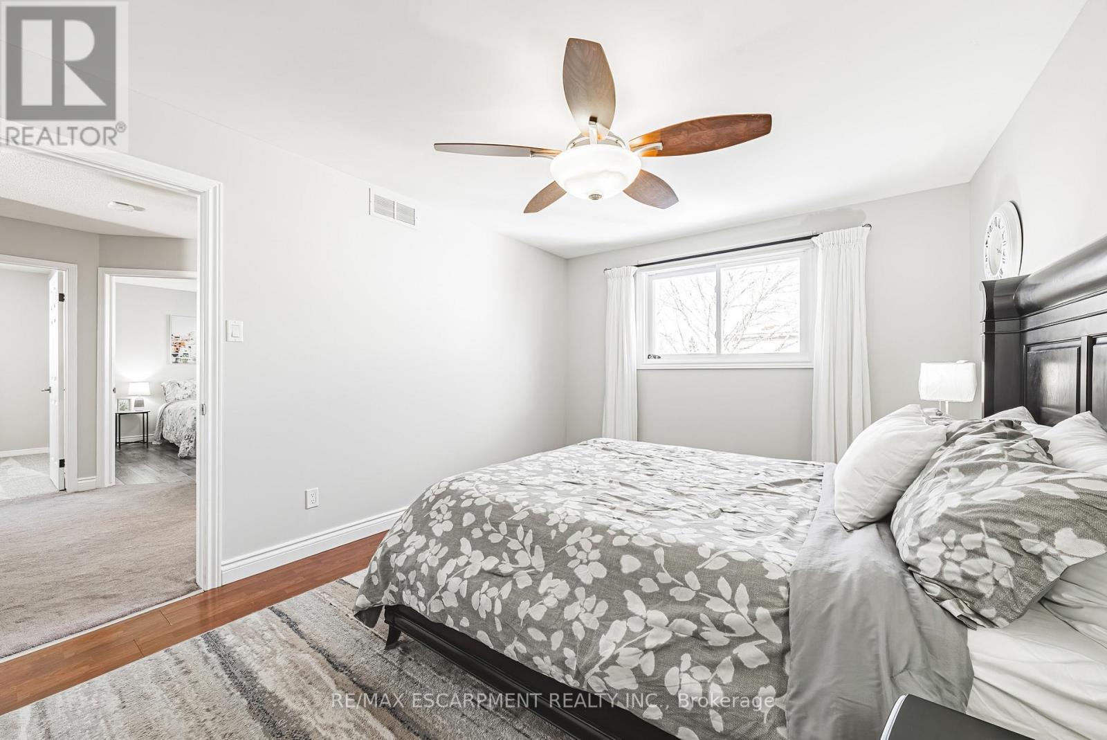106 Highbury Drive, Hamilton, ON - Indoor Photo Showing Bedroom