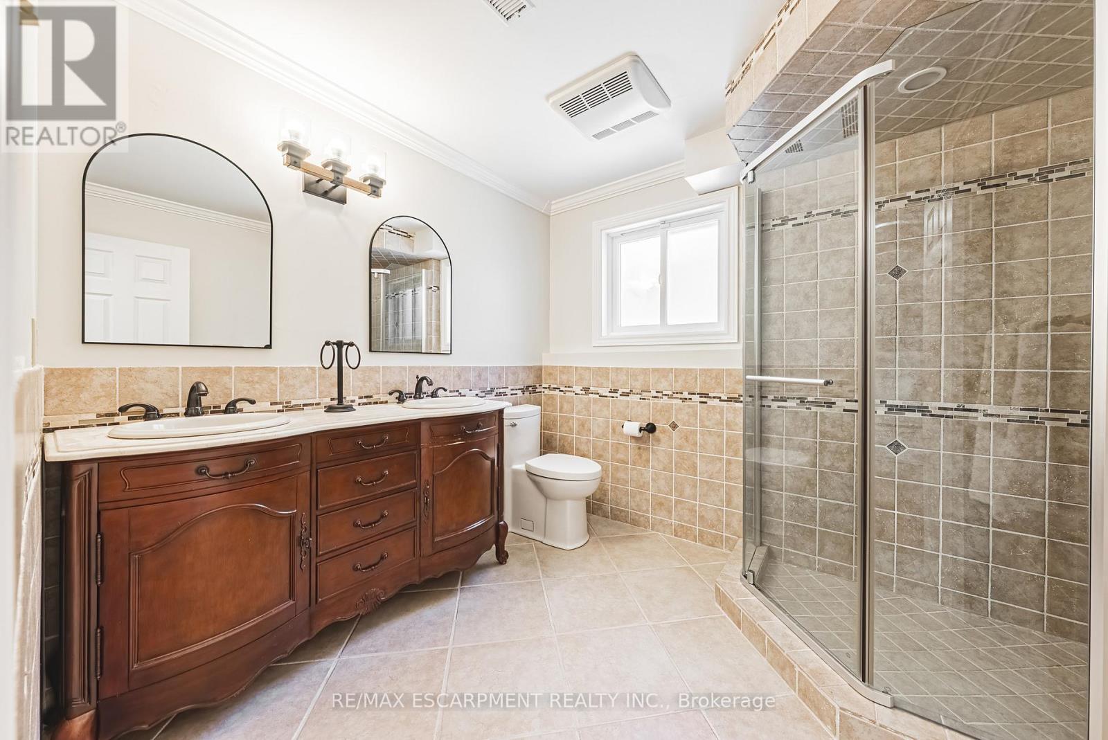 106 Highbury Drive, Hamilton, ON - Indoor Photo Showing Bathroom