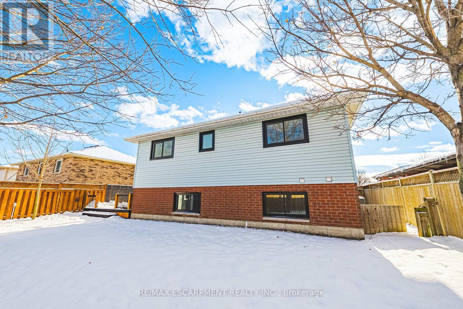 106 Highbury Drive, Hamilton, ON - Outdoor