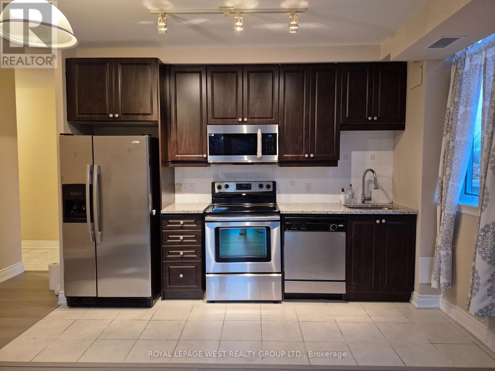207 - 1135 Royal York Road, Toronto, ON - Indoor Photo Showing Kitchen