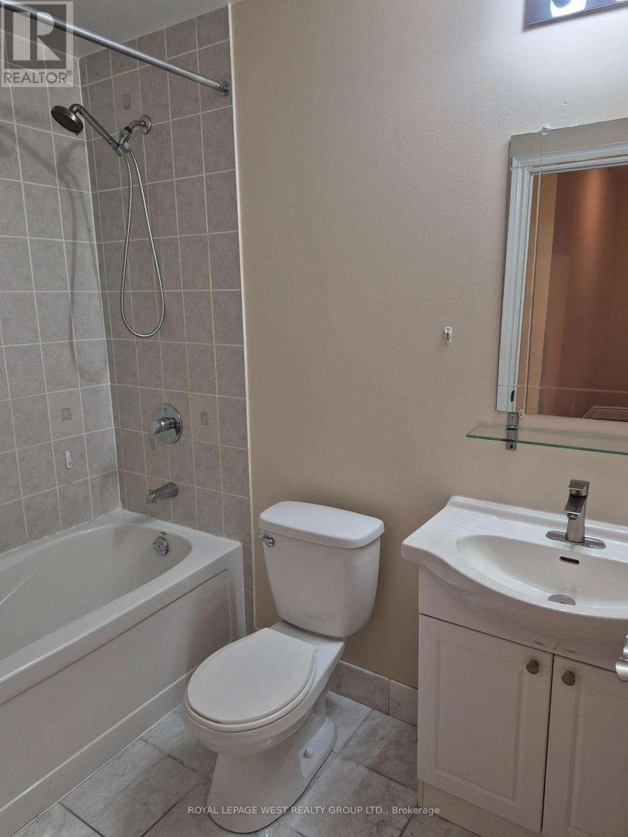 207 - 1135 Royal York Road, Toronto, ON - Indoor Photo Showing Bathroom