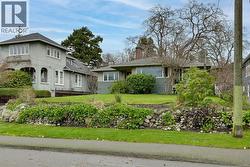 645 Transit Rd Oak Bay, BC V8S 4Z4