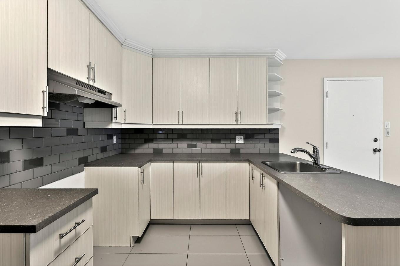 Cuisine - 12-880 Boul. Iberville, Repentigny (Repentigny), QC - Indoor Photo Showing Kitchen