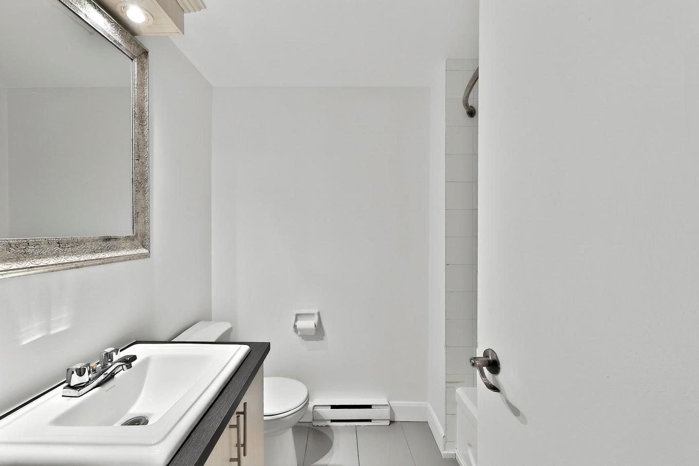 Salle de bains - 12-880 Boul. Iberville, Repentigny (Repentigny), QC - Indoor Photo Showing Bathroom