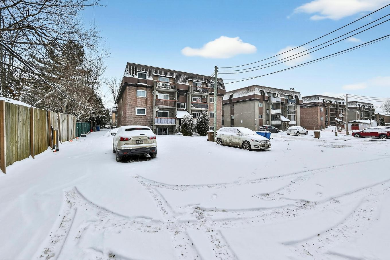 Stationnement - 12-880 Boul. Iberville, Repentigny (Repentigny), QC - Outdoor