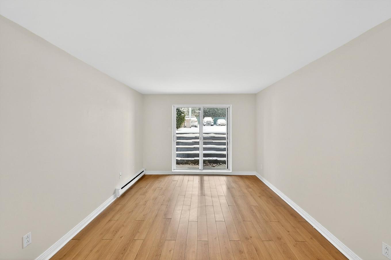 Salon - 12-880 Boul. Iberville, Repentigny (Repentigny), QC - Indoor Photo Showing Other Room