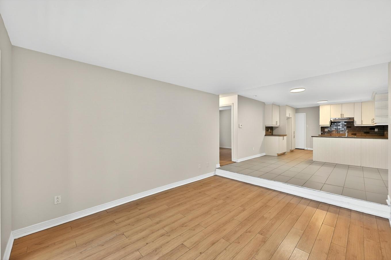 Salon - 12-880 Boul. Iberville, Repentigny (Repentigny), QC - Indoor Photo Showing Other Room