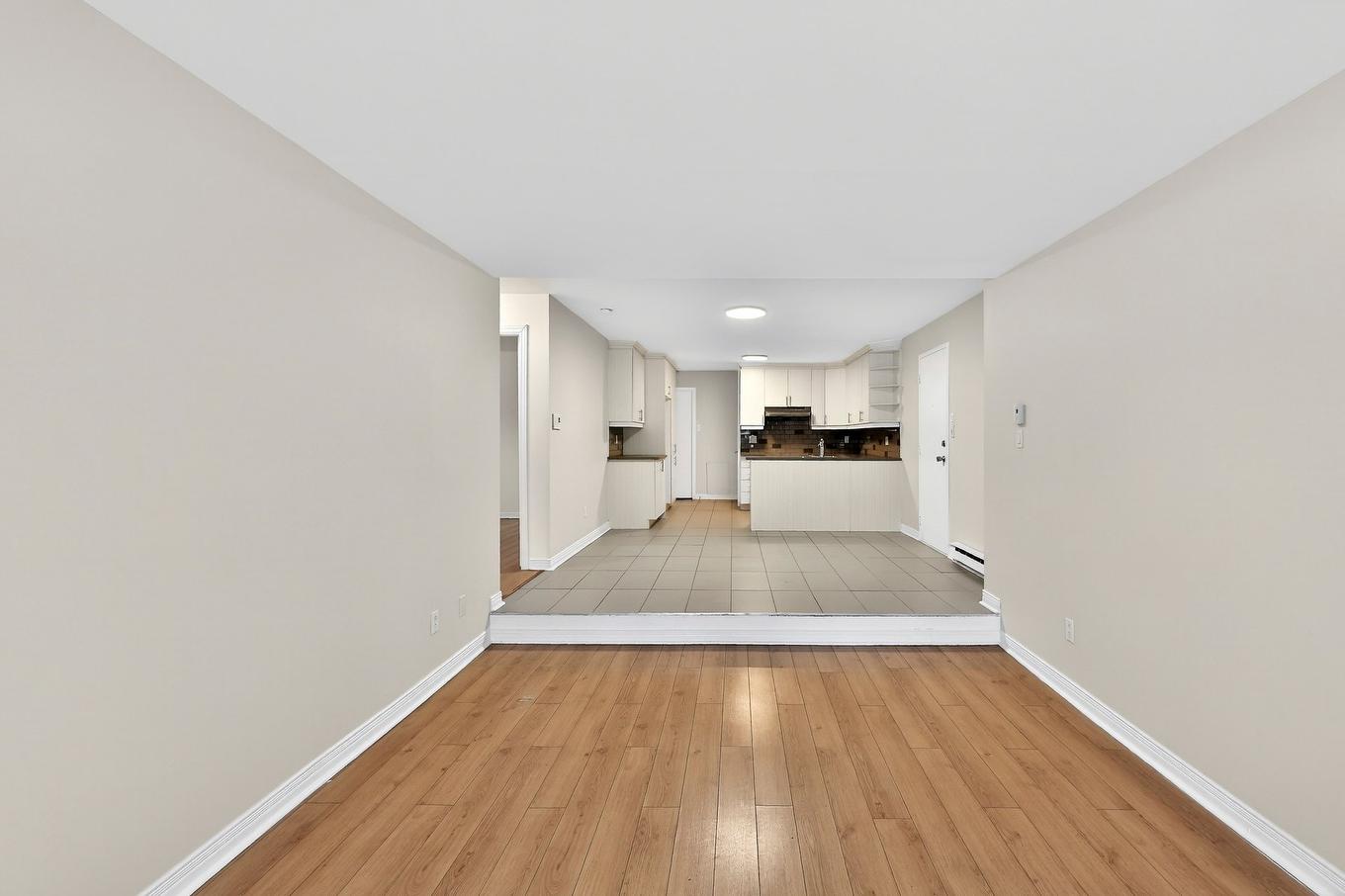 Salon - 12-880 Boul. Iberville, Repentigny (Repentigny), QC - Indoor Photo Showing Other Room