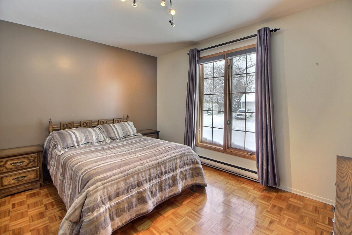 Primary bedroom - 101 Rue Rompré, Amos, QC - Indoor Photo Showing Bedroom