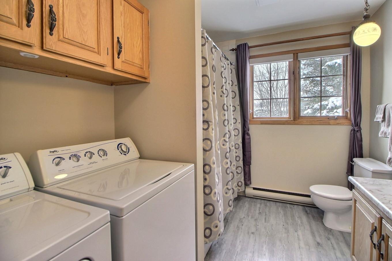 Bathroom - 101 Rue Rompré, Amos, QC - Indoor Photo Showing Laundry Room