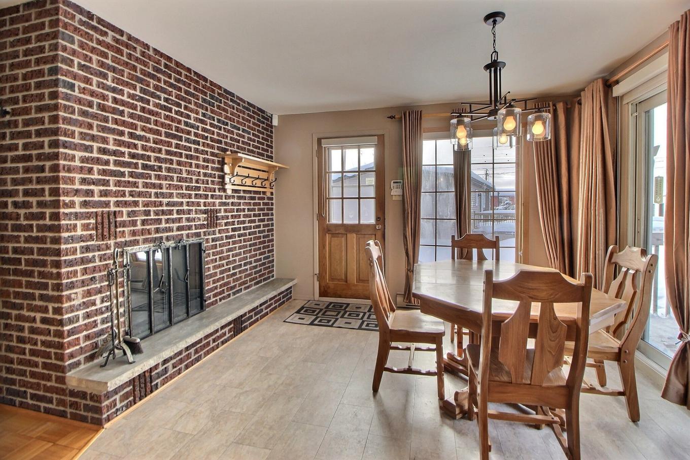 Dining room - 101 Rue Rompré, Amos, QC - Indoor Photo Showing Dining Room With Fireplace