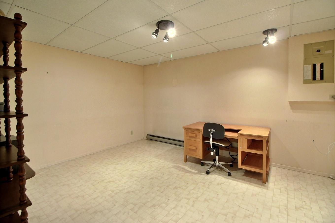 Office - 101 Rue Rompré, Amos, QC - Indoor