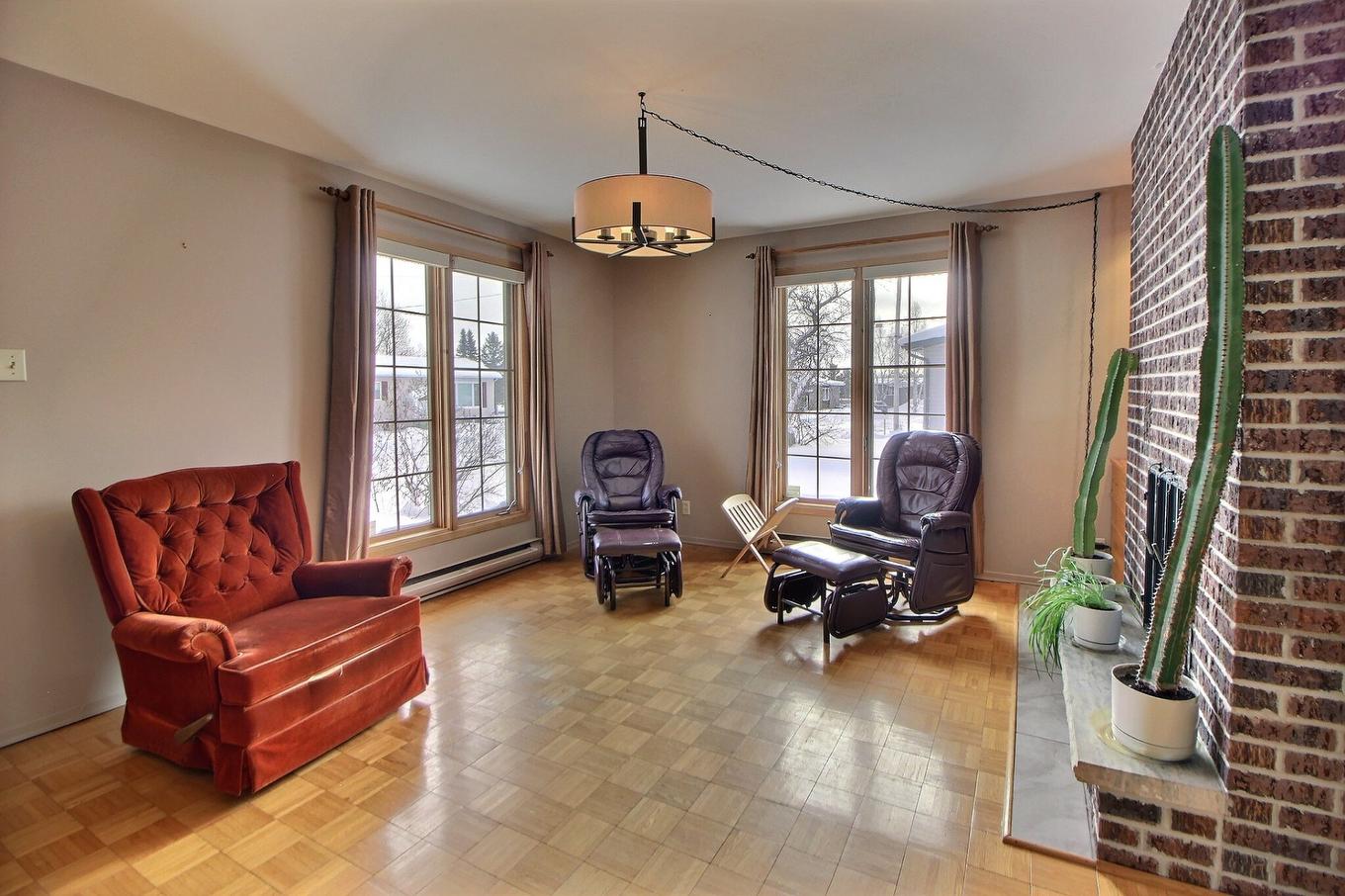 Living room - 101 Rue Rompré, Amos, QC - Indoor Photo Showing Other Room