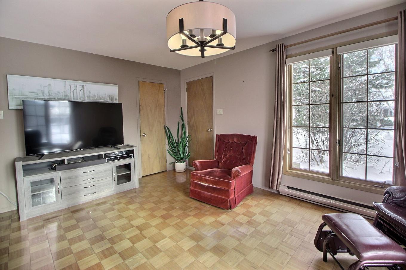 Living room - 101 Rue Rompré, Amos, QC - Indoor Photo Showing Living Room