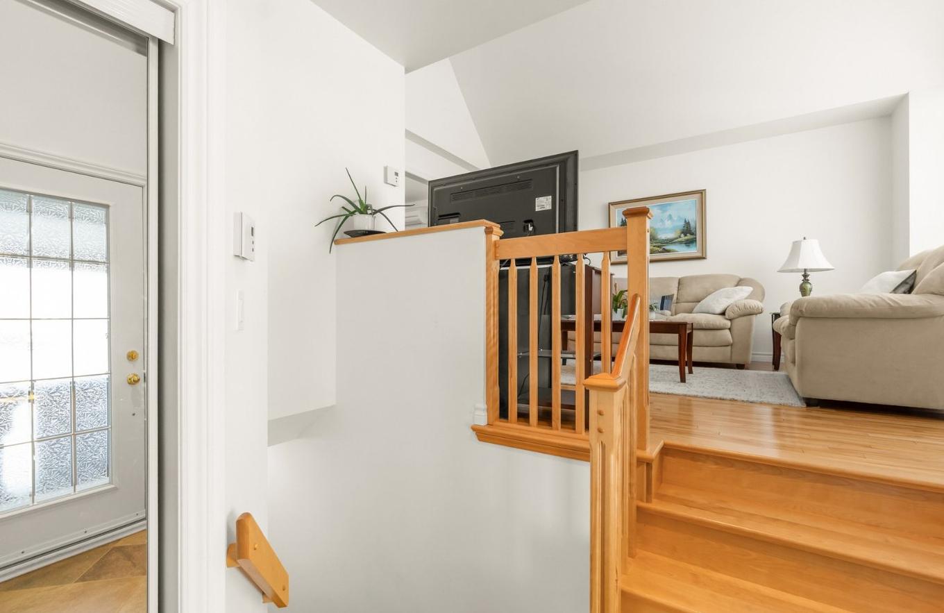 Hall d'entrée/Vestibule - 860 Rue Gilles-Lupien, Trois-Rivières, QC - Indoor Photo Showing Other Room