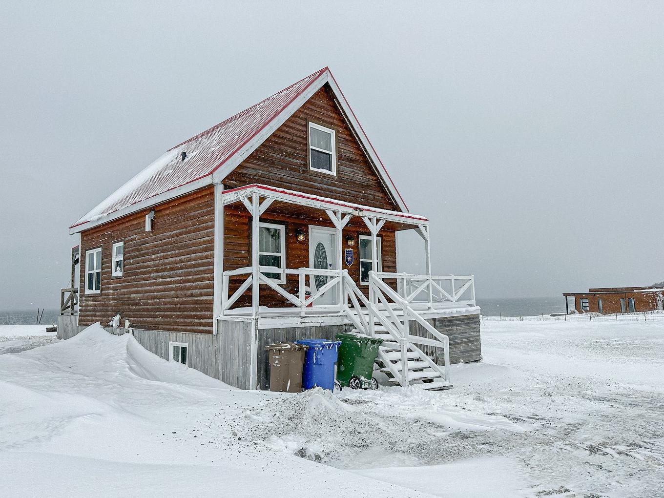 Façade - 749 Boul. Du Griffon, Gaspé, QC - Outdoor