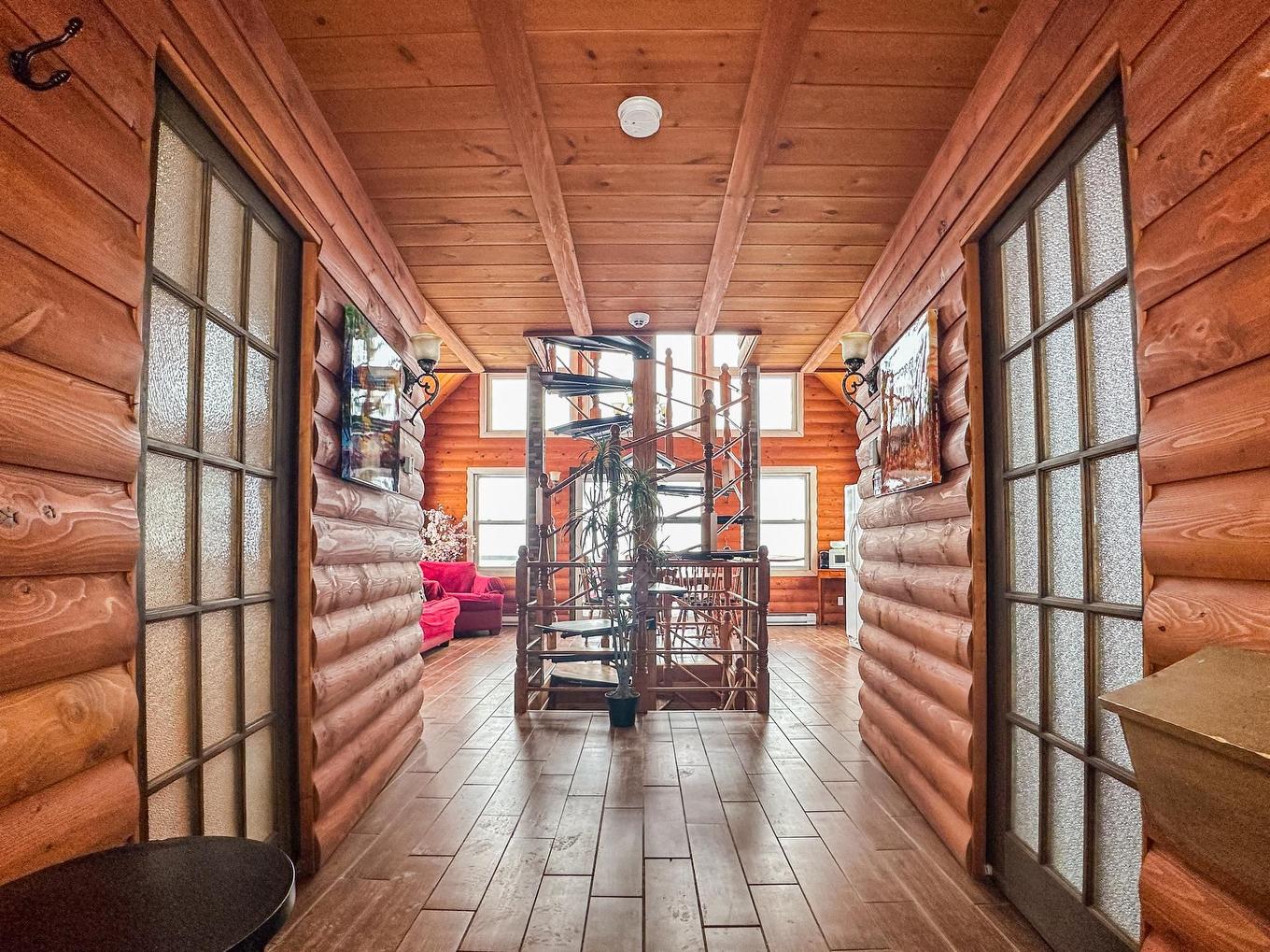 Escalier - 749 Boul. Du Griffon, Gaspé, QC - Indoor Photo Showing Other Room