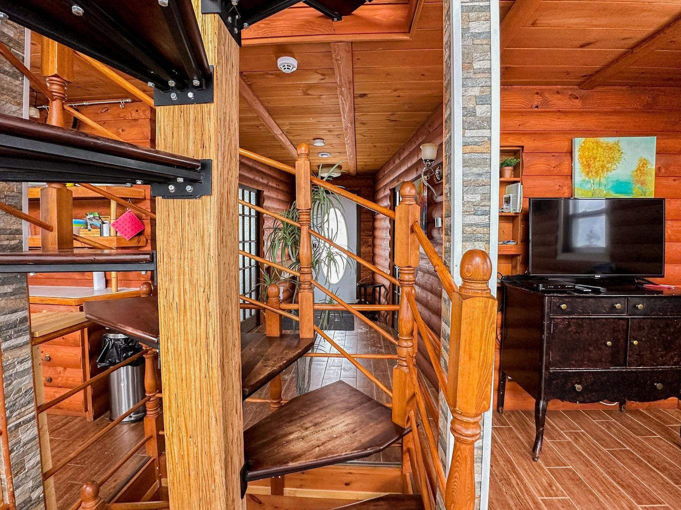 Escalier - 749 Boul. Du Griffon, Gaspé, QC - Indoor Photo Showing Other Room