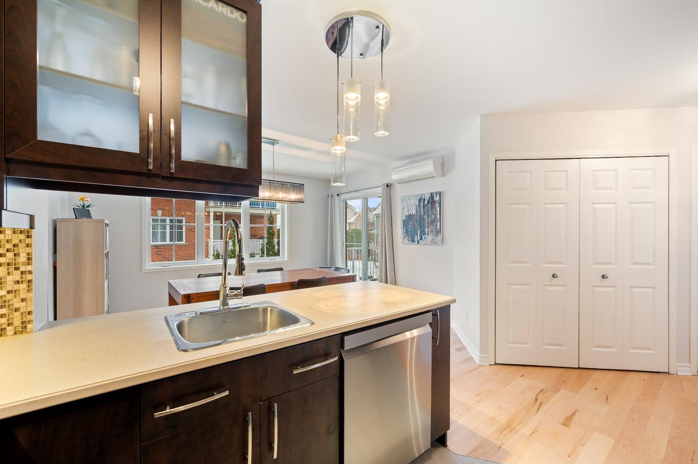 Cuisine - 601 Rue Gilbert-Dionne, Mont-Saint-Hilaire, QC - Indoor Photo Showing Kitchen
