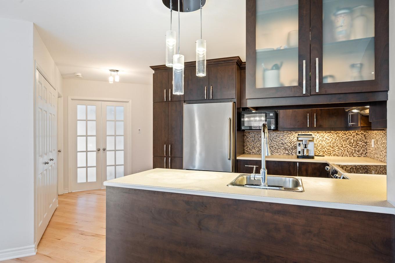 Cuisine - 601 Rue Gilbert-Dionne, Mont-Saint-Hilaire, QC - Indoor Photo Showing Kitchen With Double Sink With Upgraded Kitchen