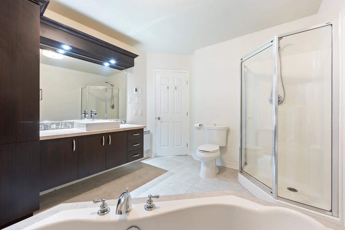 Salle de bains - 601 Rue Gilbert-Dionne, Mont-Saint-Hilaire, QC - Indoor Photo Showing Bathroom