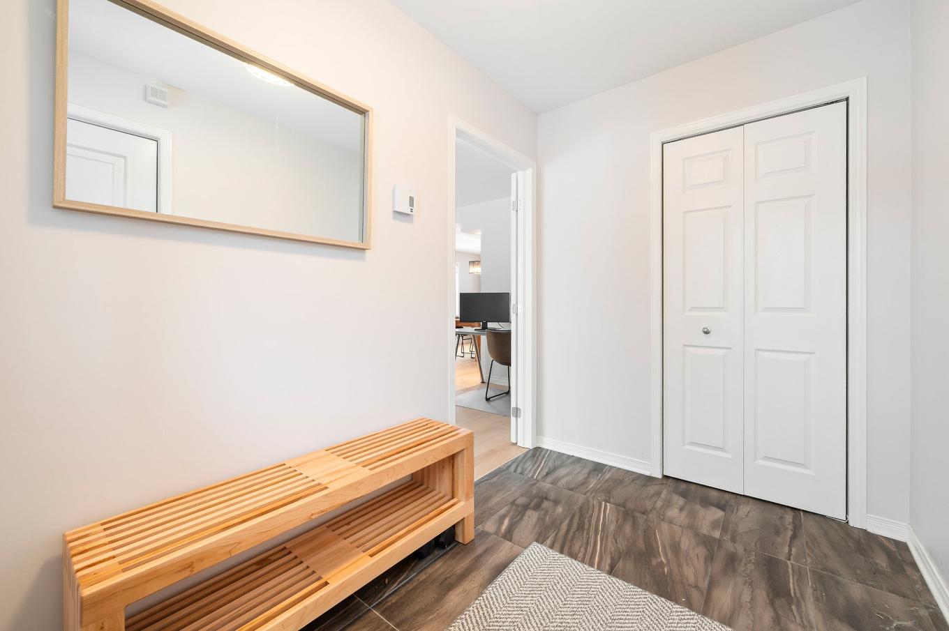 Hall d'entrée/Vestibule - 601 Rue Gilbert-Dionne, Mont-Saint-Hilaire, QC - Indoor Photo Showing Other Room