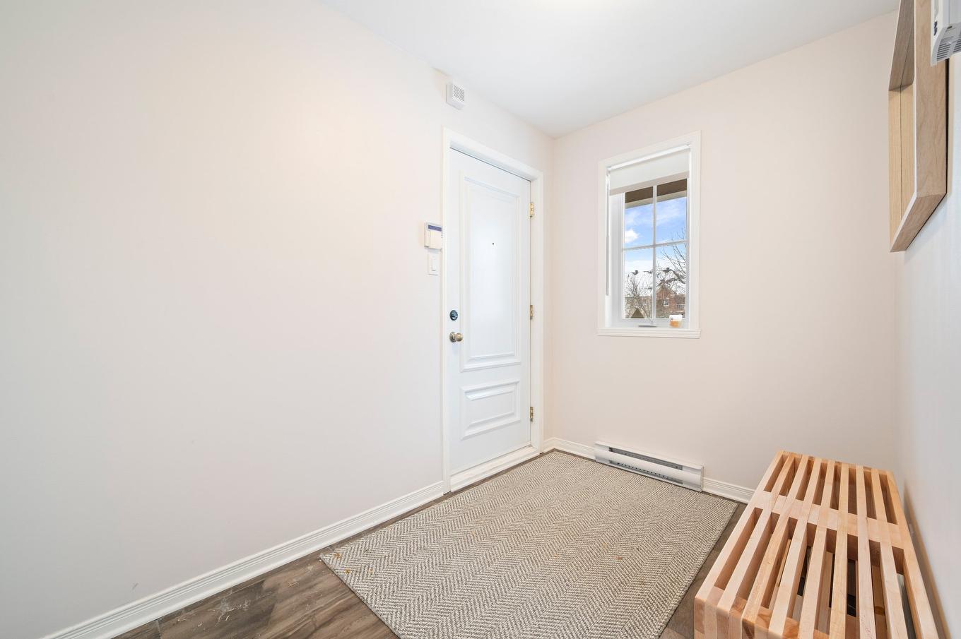 Hall d'entrée/Vestibule - 601 Rue Gilbert-Dionne, Mont-Saint-Hilaire, QC - Indoor Photo Showing Other Room