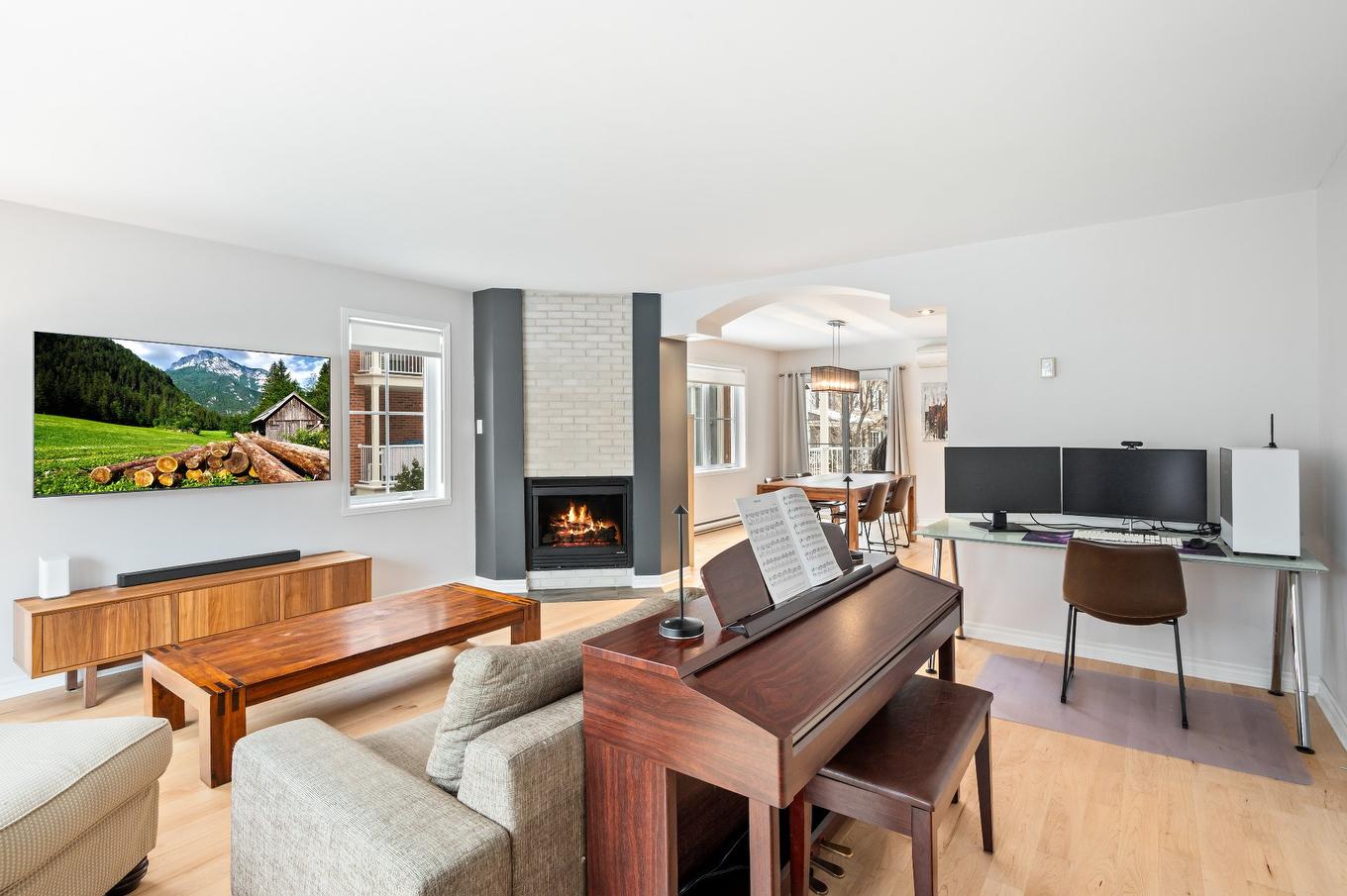Salon - 601 Rue Gilbert-Dionne, Mont-Saint-Hilaire, QC - Indoor Photo Showing Living Room With Fireplace