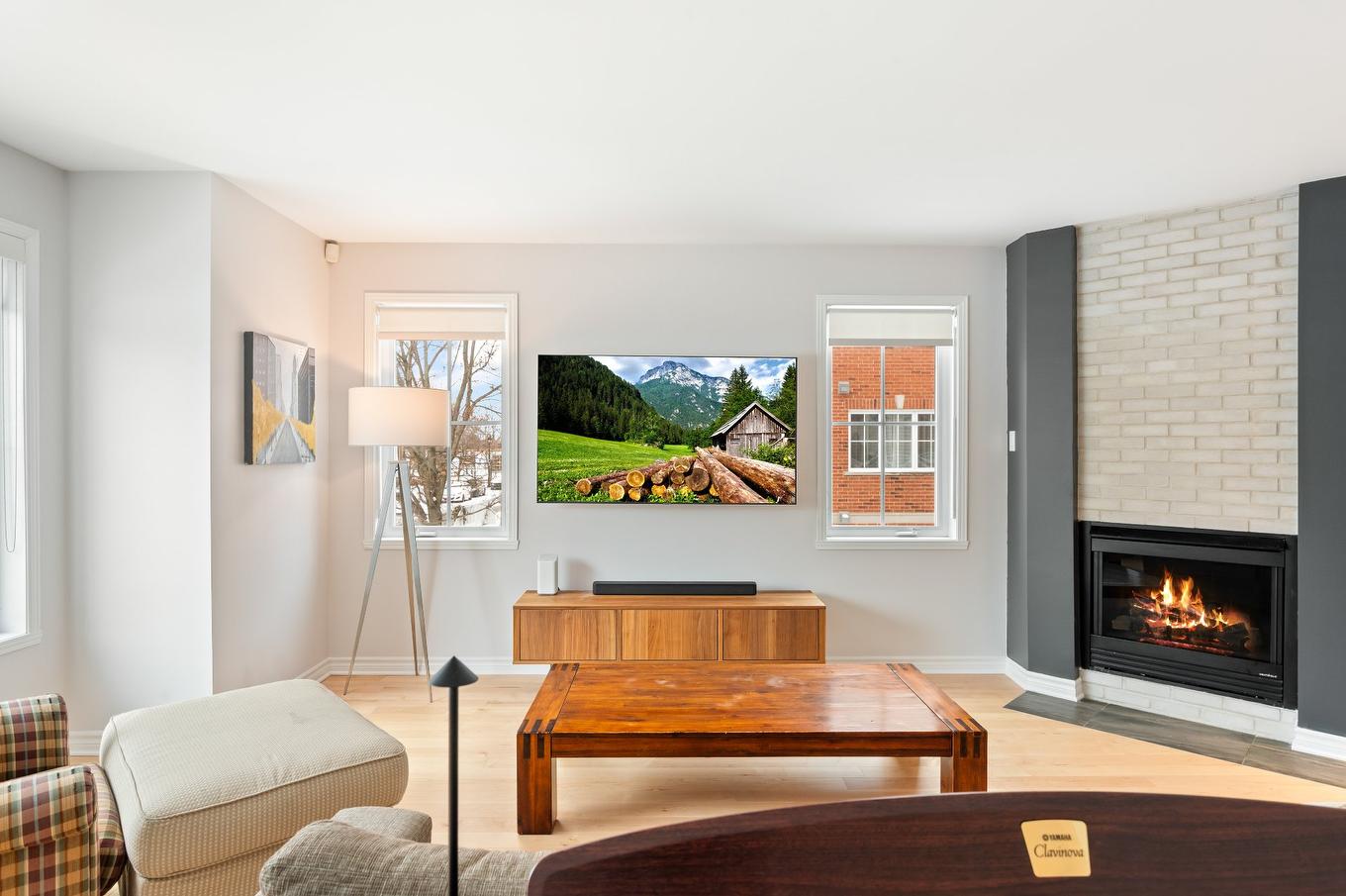 Salon - 601 Rue Gilbert-Dionne, Mont-Saint-Hilaire, QC - Indoor Photo Showing Living Room With Fireplace