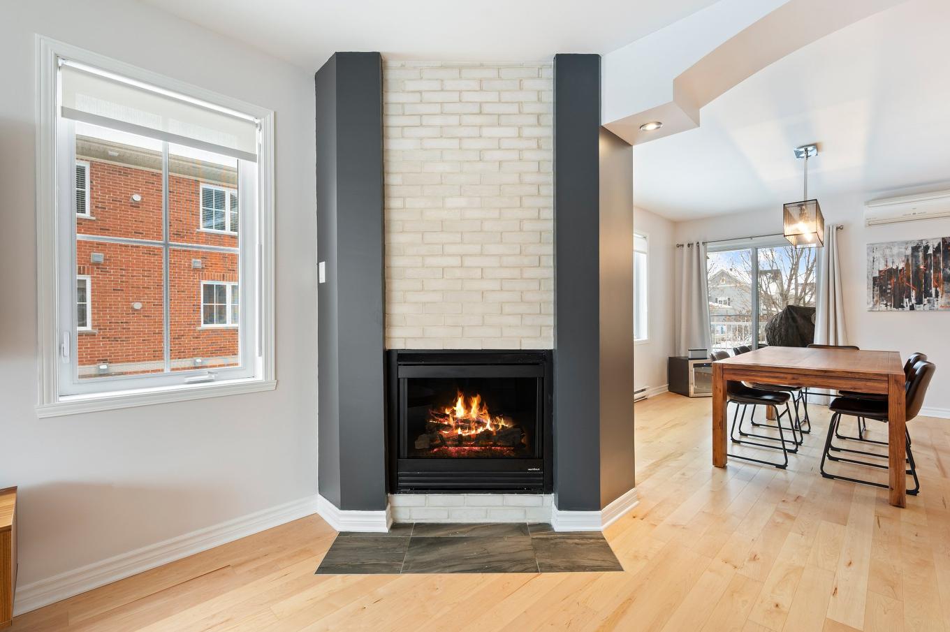 Salon - 601 Rue Gilbert-Dionne, Mont-Saint-Hilaire, QC - Indoor With Fireplace