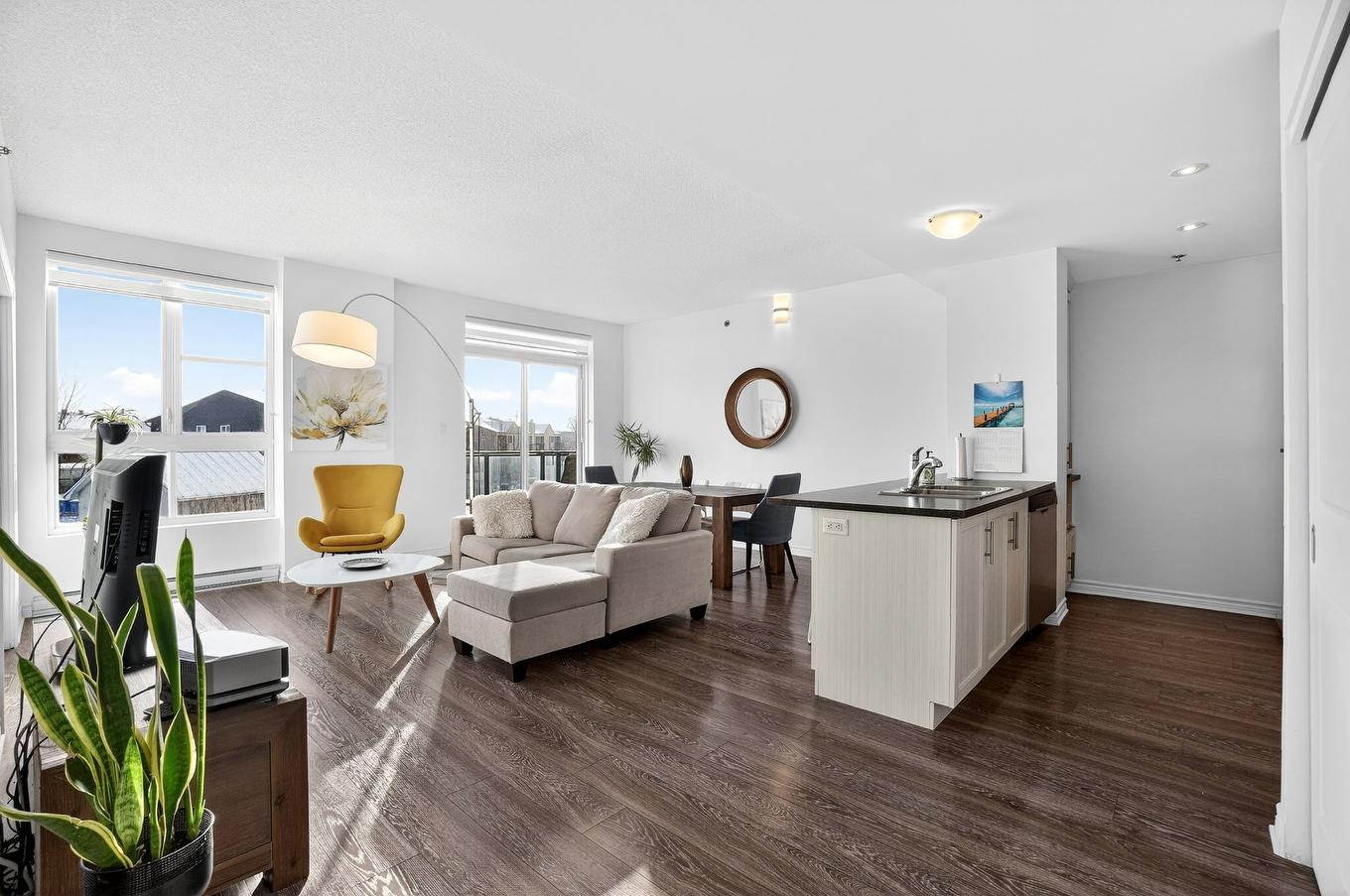 Living room - 203-575 Mtée Masson, Terrebonne (Terrebonne), QC - Indoor Photo Showing Living Room