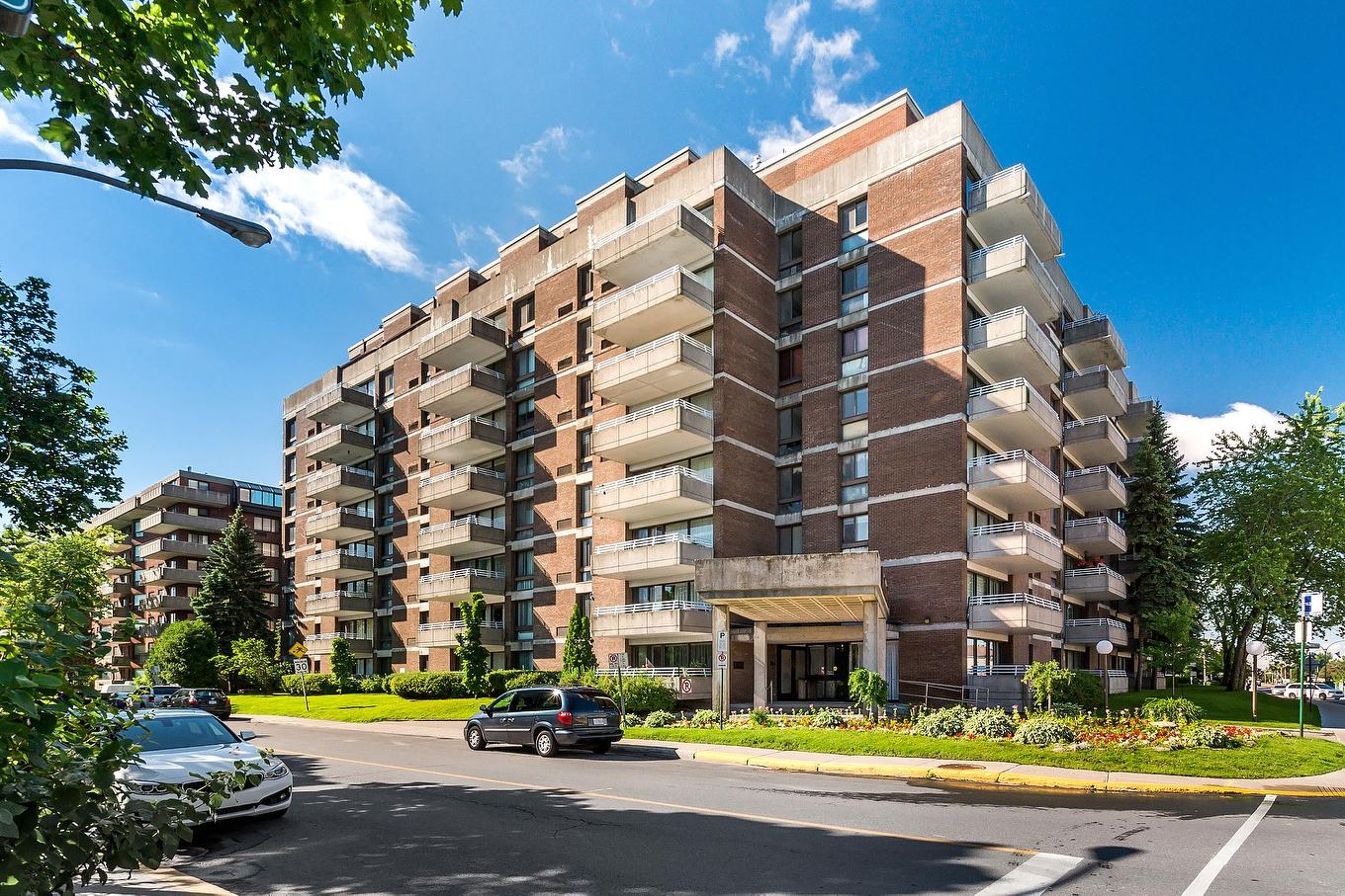 Frontage - 905-5790 Av. Rembrandt, Côte-Saint-Luc, QC - Outdoor With Balcony With Facade