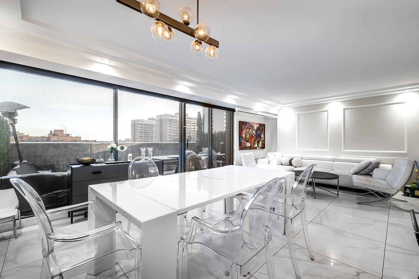 Dining room - 905-5790 Av. Rembrandt, Côte-Saint-Luc, QC -