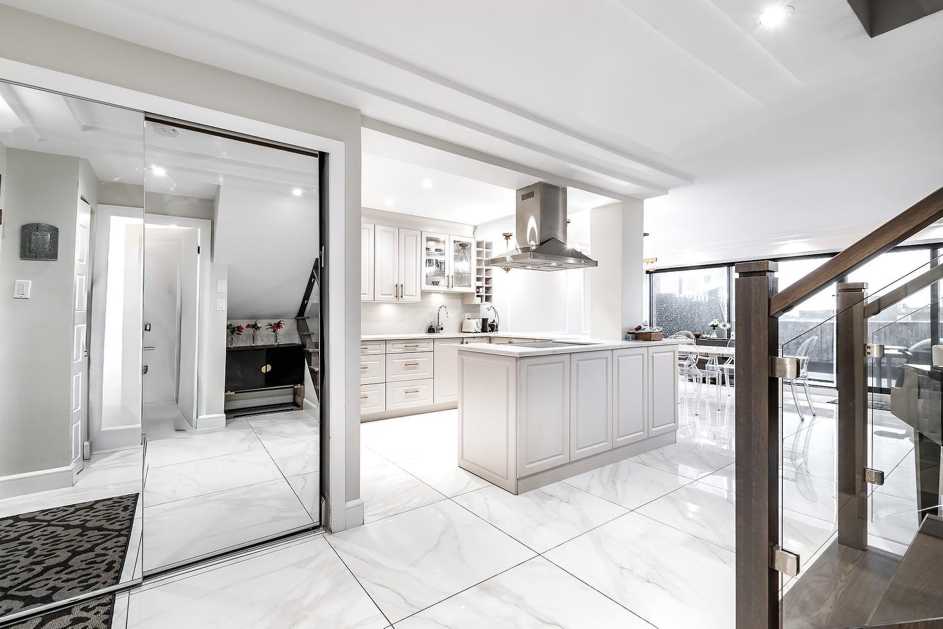 Kitchen - 905-5790 Av. Rembrandt, Côte-Saint-Luc, QC - Indoor Photo Showing Other Room