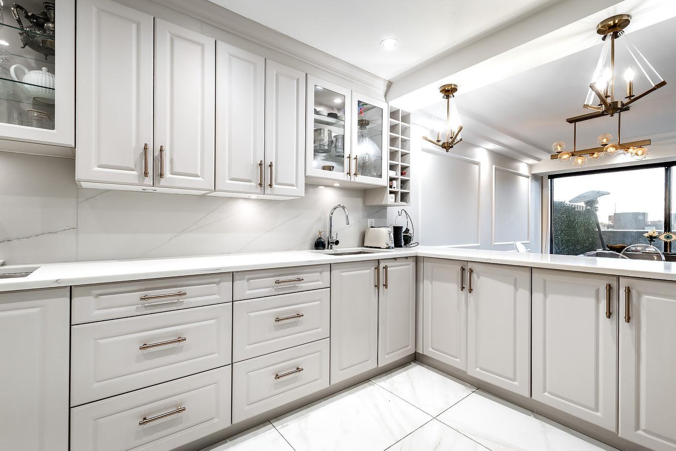 Kitchen - 905-5790 Av. Rembrandt, Côte-Saint-Luc, QC - Indoor Photo Showing Kitchen