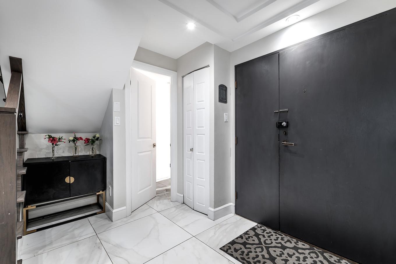 Hall - 905-5790 Av. Rembrandt, Côte-Saint-Luc, QC - Indoor