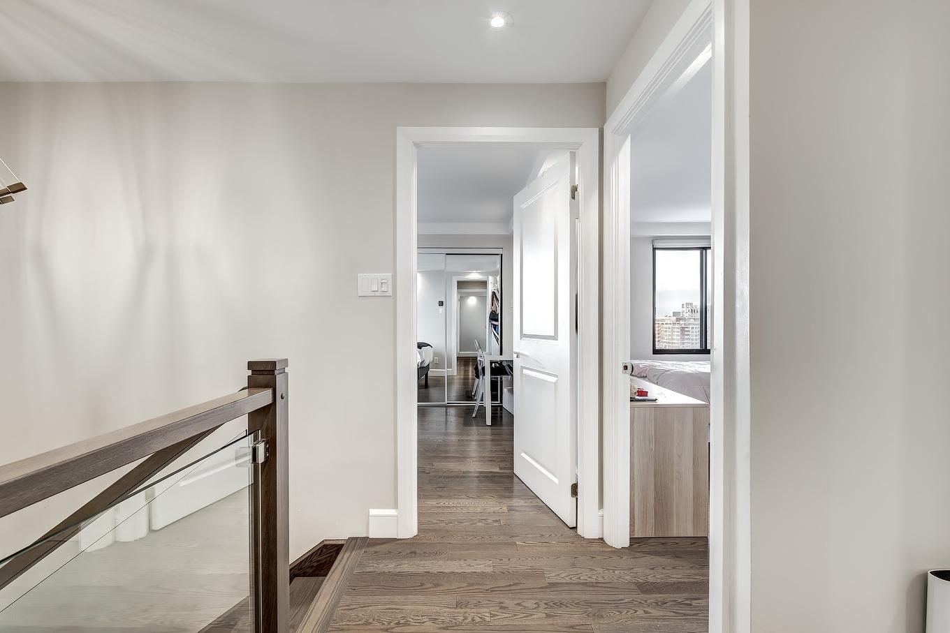 Interior - 905-5790 Av. Rembrandt, Côte-Saint-Luc, QC - Indoor Photo Showing Other Room