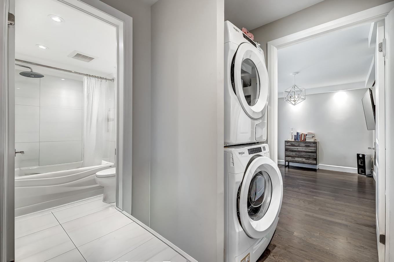 Laundry room - 905-5790 Av. Rembrandt, Côte-Saint-Luc, QC - Indoor Photo Showing Laundry Room