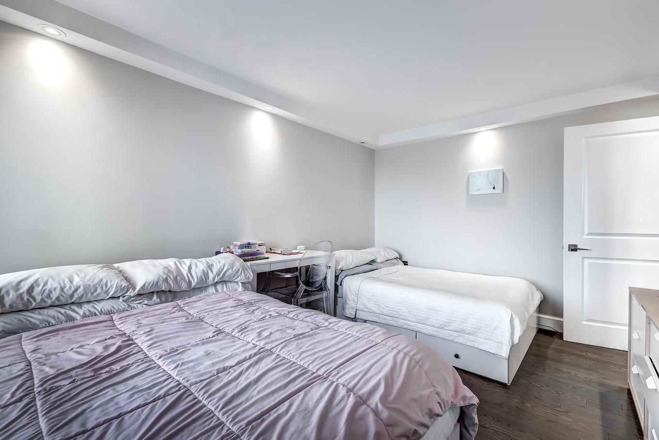 Bedroom - 905-5790 Av. Rembrandt, Côte-Saint-Luc, QC - Indoor Photo Showing Bedroom