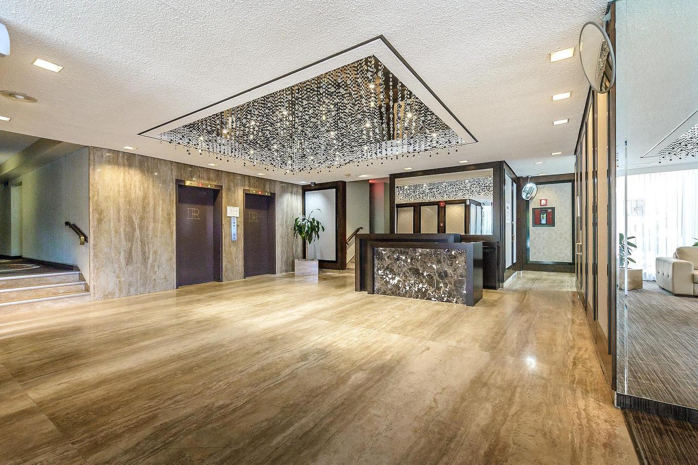 Common room - 905-5790 Av. Rembrandt, Côte-Saint-Luc, QC - Indoor Photo Showing Other Room