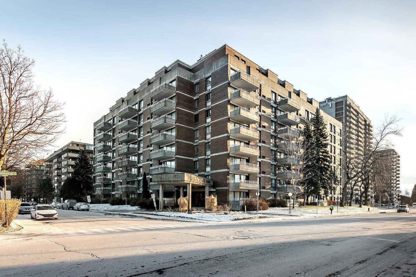Exterior - 905-5790 Av. Rembrandt, Côte-Saint-Luc, QC - Outdoor With Balcony With Facade