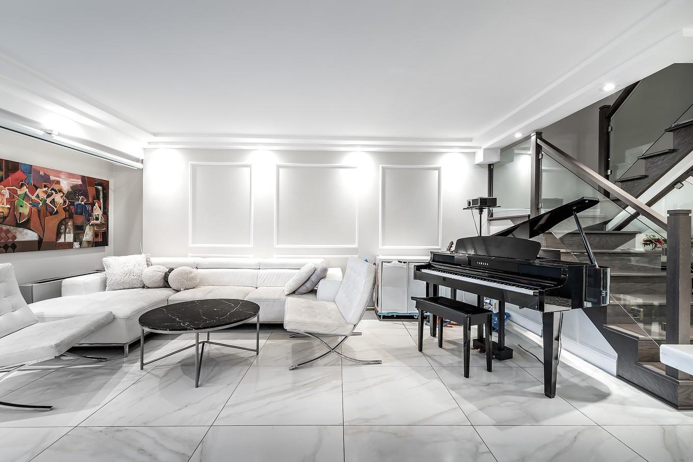 Living room - 905-5790 Av. Rembrandt, Côte-Saint-Luc, QC - Indoor