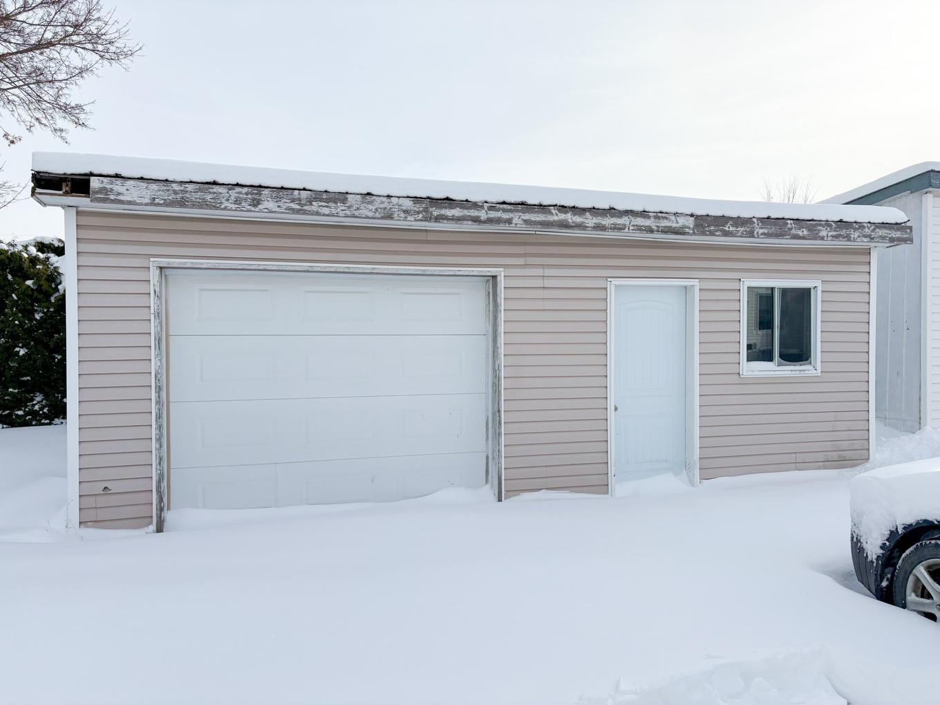 Garage - 1615 Rue Jogues, Drummondville, QC - Outdoor With Exterior