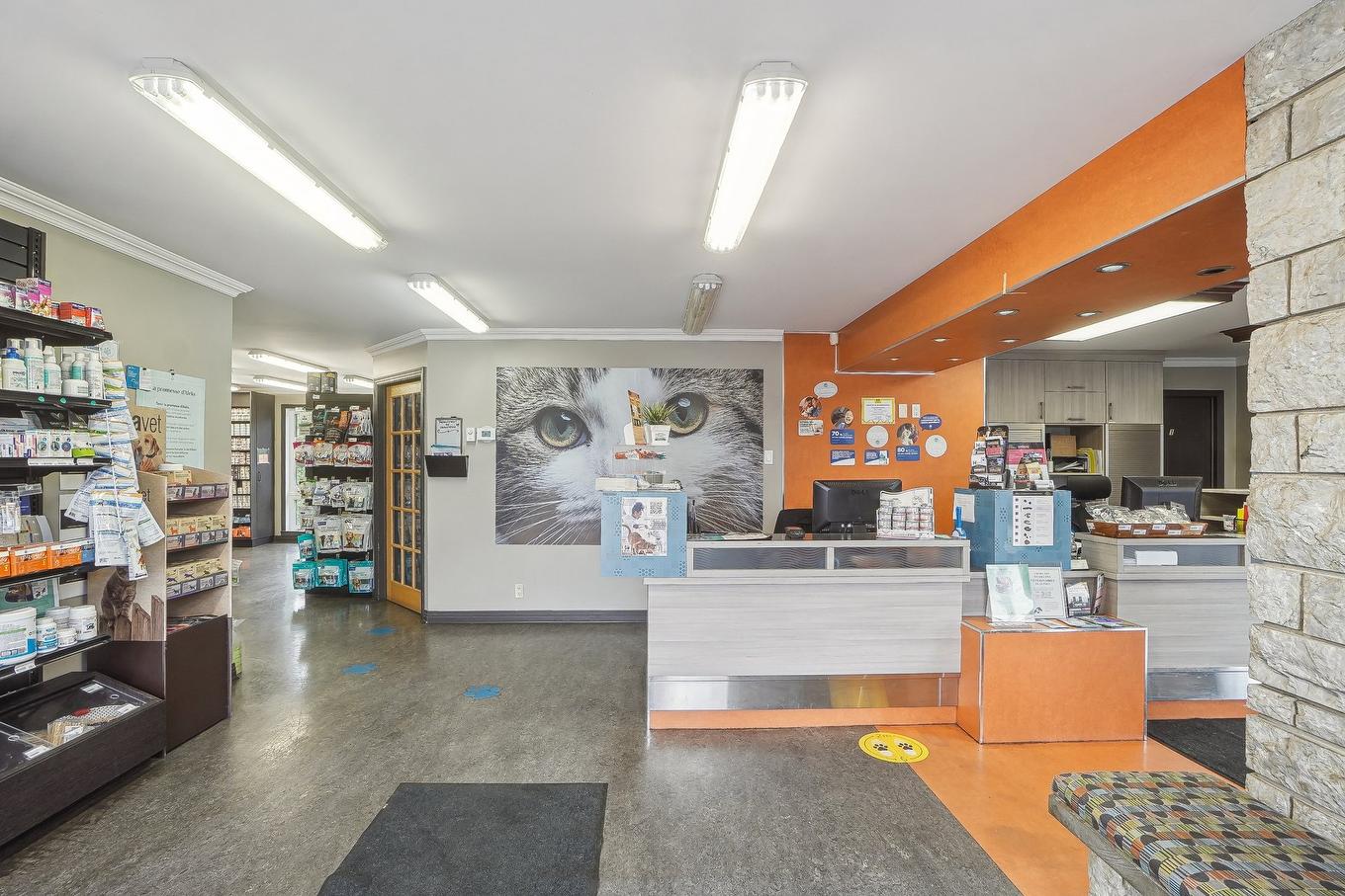 Commerce - 480 Rue St-Jacques, Napierville, QC - Indoor