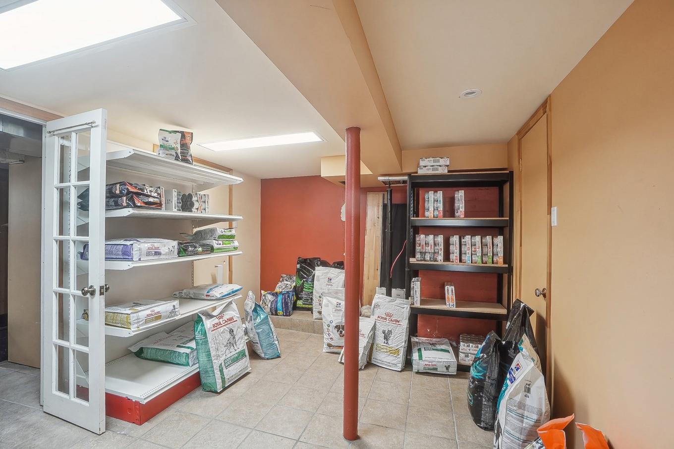 Storage - 480 Rue St-Jacques, Napierville, QC - Indoor