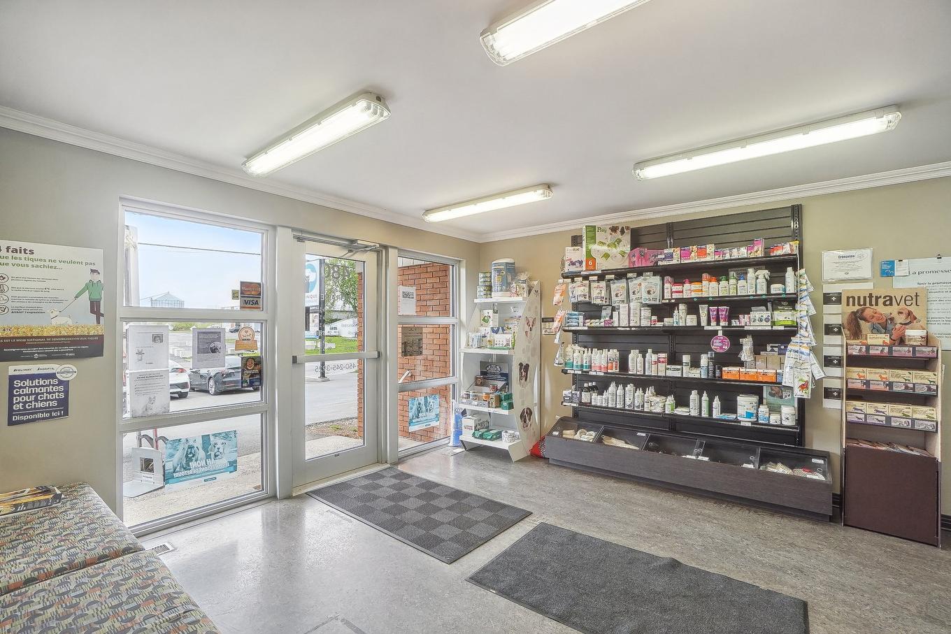 Commerce - 480 Rue St-Jacques, Napierville, QC - Indoor Photo Showing Other Room