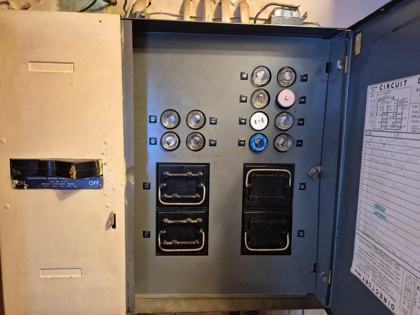 630 Hollylane, Thunder Bay, ON - Indoor Photo Showing Other Room