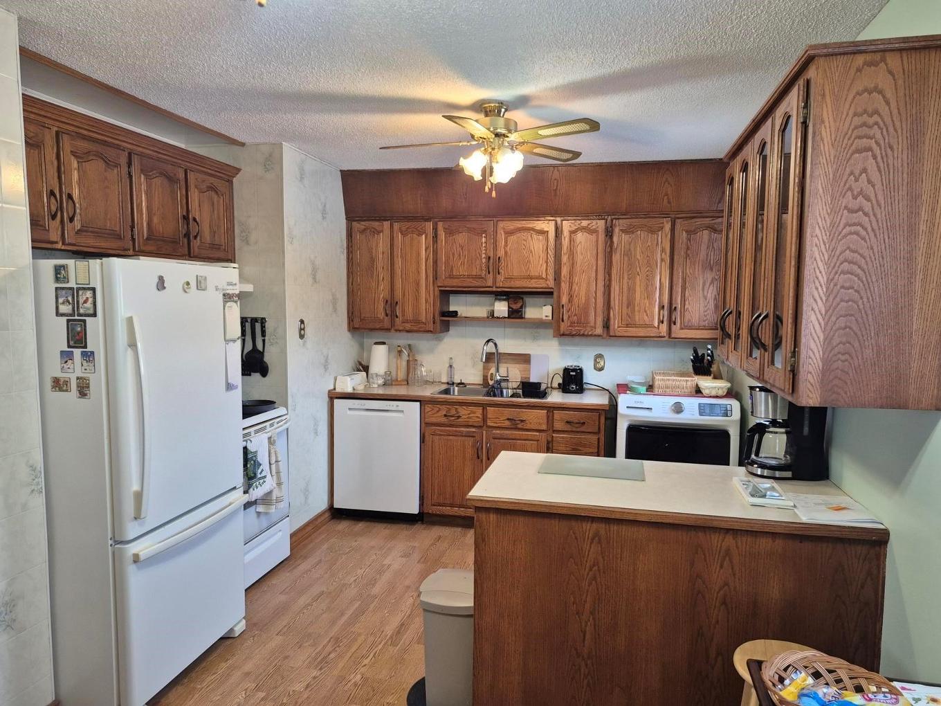 630 Hollylane, Thunder Bay, ON - Indoor Photo Showing Kitchen With Double Sink