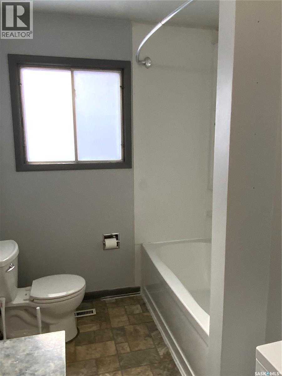 1320 J Avenue N, Saskatoon, SK - Indoor Photo Showing Bathroom
