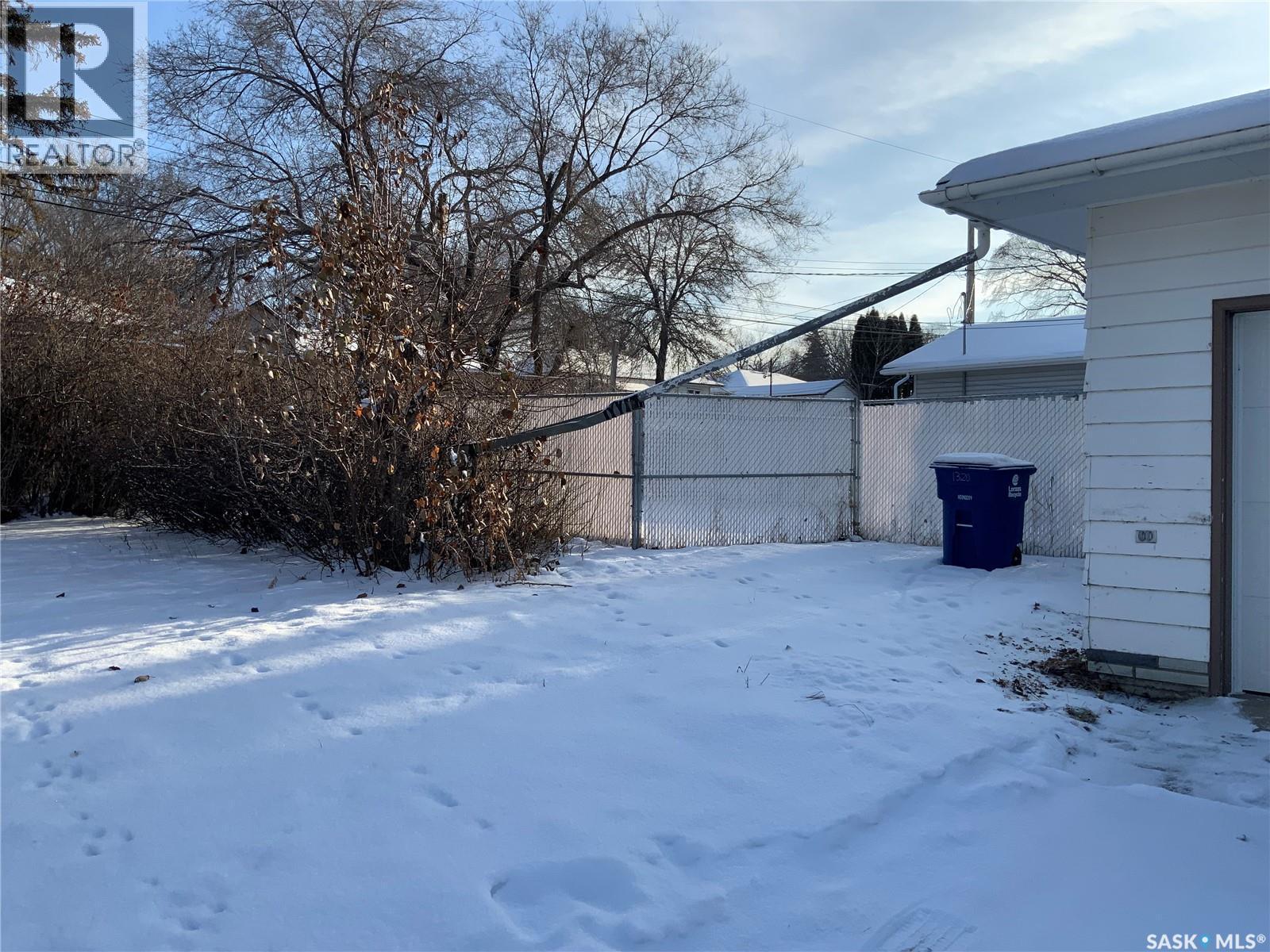 1320 J Avenue N, Saskatoon, SK - Outdoor